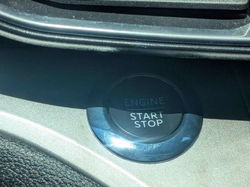 Used 2022 Ford Explorer XLT w/ Equipment Group 202A AWD/4WD image 32