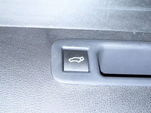 Used 2025 Toyota Highlander Platinum AWD/4WD image 18