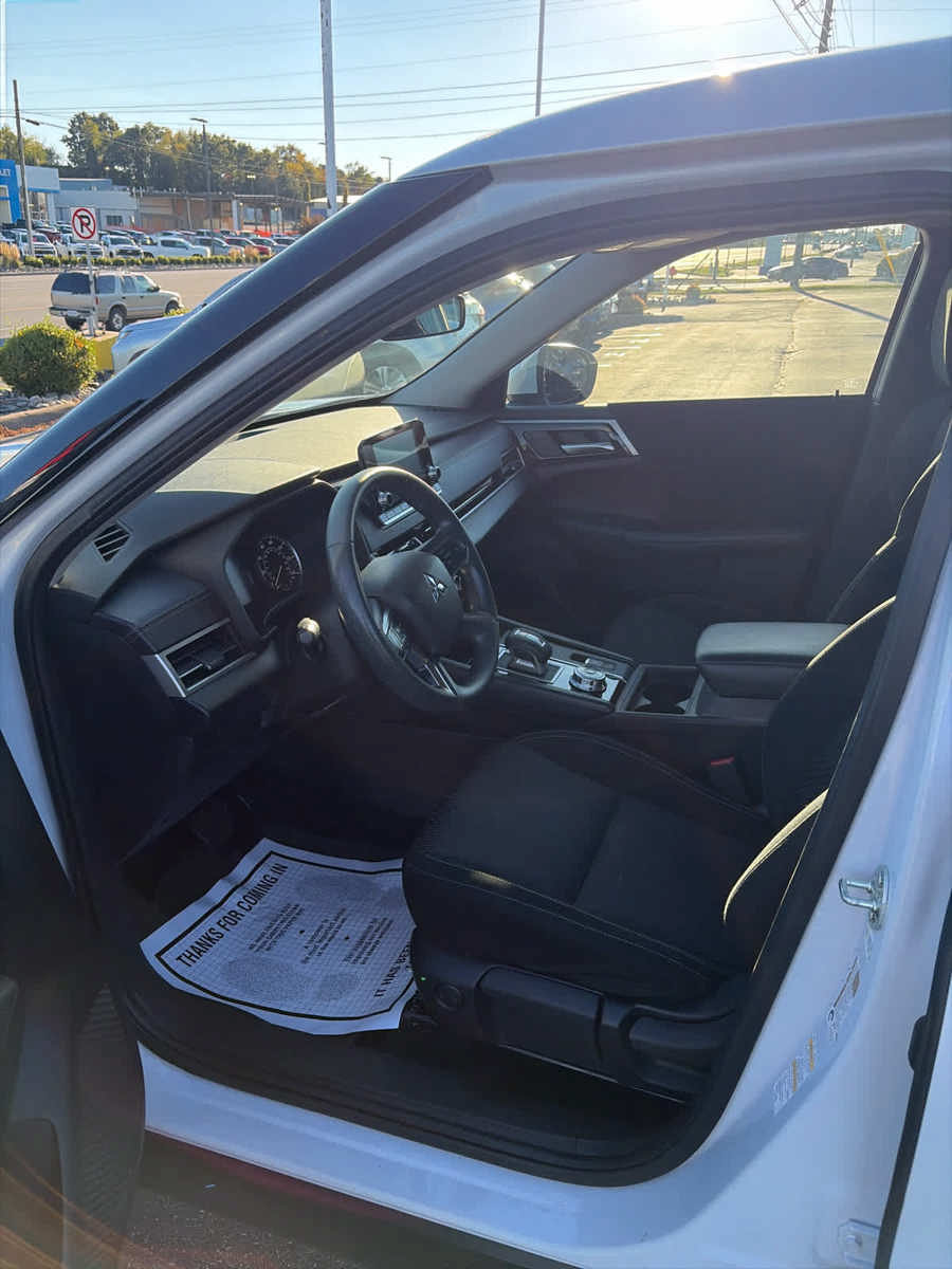 Used 2023 Mitsubishi Outlander ES AWD/4WD image 19