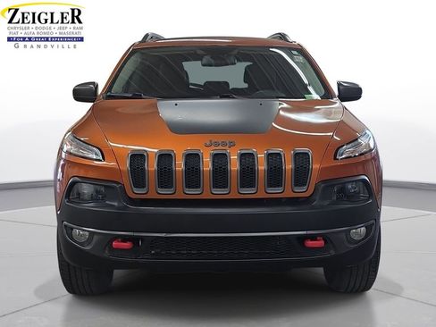 Used 2016 Jeep Cherokee Trailhawk w/ Cold Weather Group AWD/4WD image 2