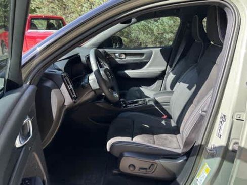 Used 2023 Volvo XC40 Recharge Ultimate AWD/4WD image 2