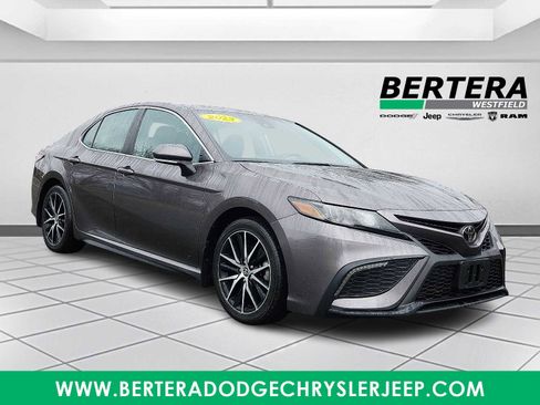 Used 2023 Toyota Camry SE w/ Blackout Package (TMS) image 1