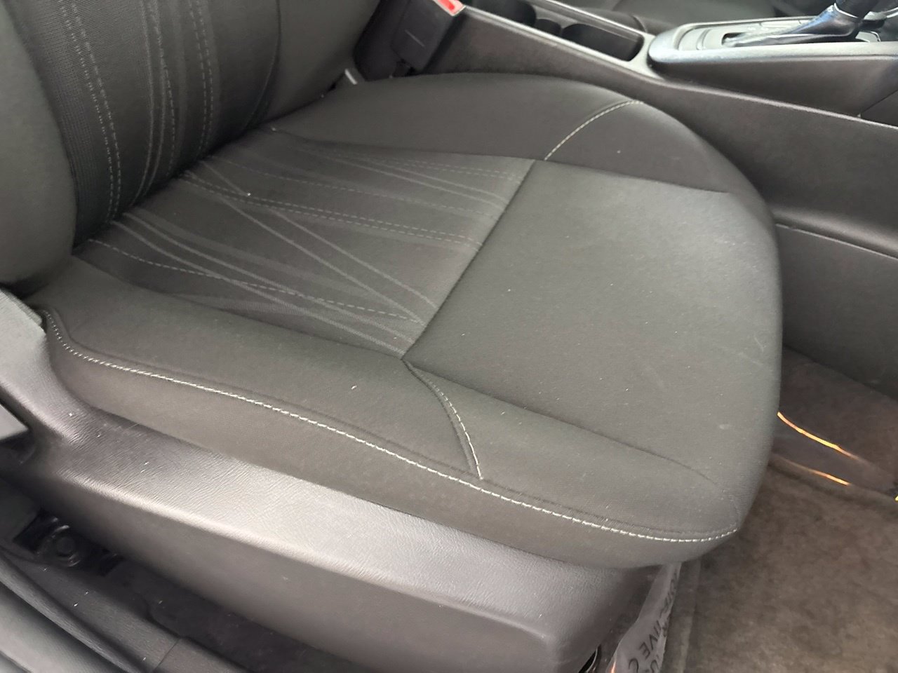 Used 2018 Ford Focus SE w/ SE Appearance Package FWD image 29