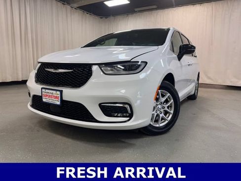 Used 2025 Chrysler Pacifica Select FWD image 9