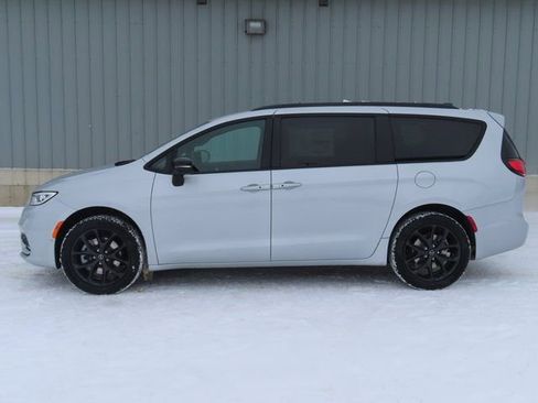 New 2026 Chrysler Pacifica Select image 7