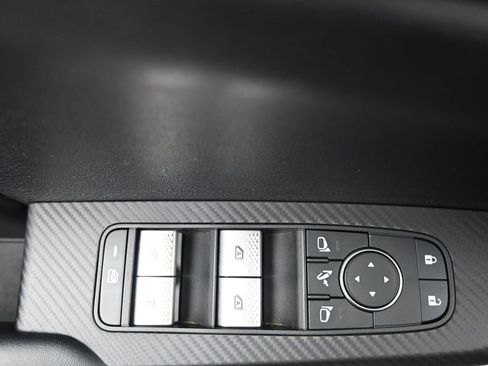 Used 2024 Mitsubishi Outlander SE image 18