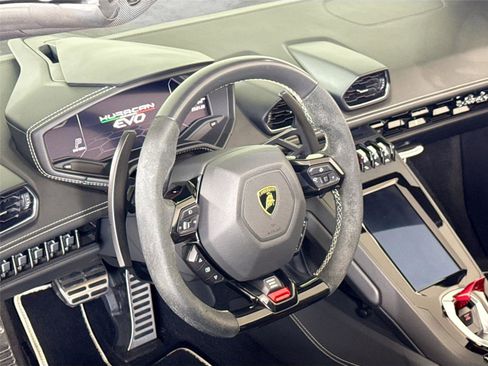 Used 2020 Lamborghini Huracan EVO image 14