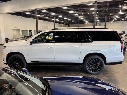 Used 2021 Cadillac Escalade ESV Sport w/ Driver Assist Tech Package image 22