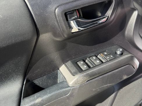 Used 2020 Toyota Tacoma TRD Sport image 10