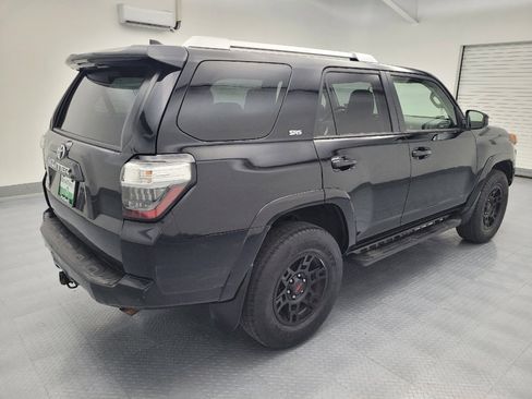 Used 2018 Toyota 4Runner SR5 AWD/4WD image 10