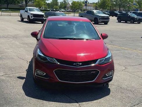 Used 2018 Chevrolet Cruze LT w/ Convenience Package FWD image 3