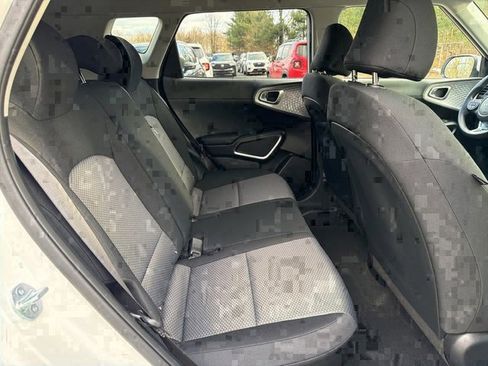 Used 2023 Kia Soul LX w/ LX Technology Package image 11