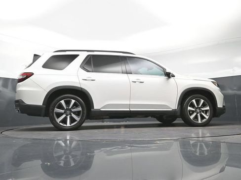 Certified 2023 Honda Pilot Touring image 29
