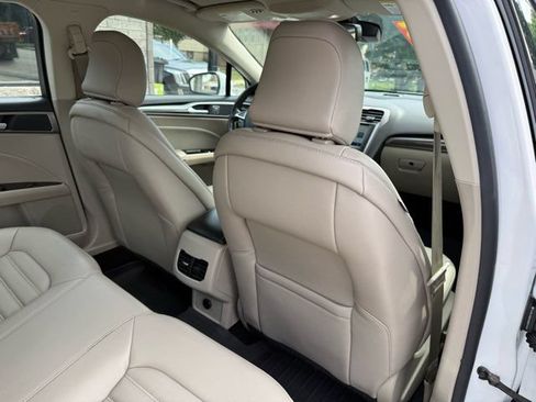 Used 2020 Ford Fusion SEL FWD image 16