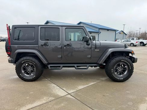 Used 2017 Jeep Wrangler Unlimited Sahara image 18