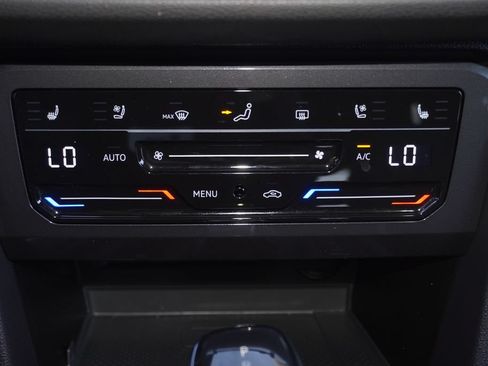 Used 2022 Volkswagen Tiguan SEL R-Line AWD/4WD image 18