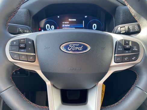 New 2026 Ford Explorer Active w/ Active Comfort Package image 9