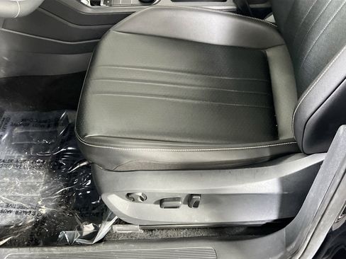 Used 2022 Volkswagen Tiguan SE image 18