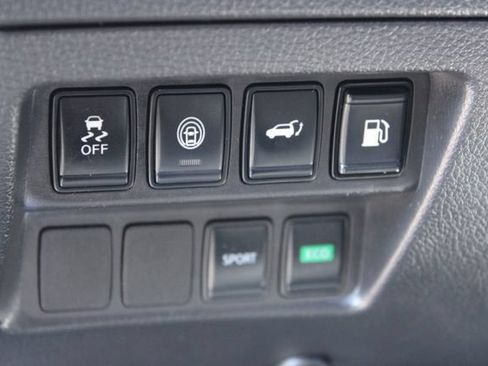 Used 2019 Nissan Rogue SV FWD image 14