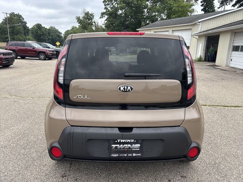 Used 2015 Kia Soul + FWD image 4
