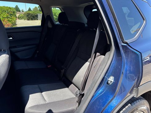 Used 2025 Nissan Rogue SV FWD image 39