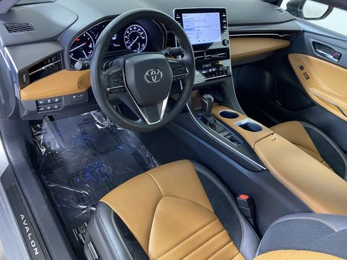 Used 2022 Toyota Avalon Touring image 9