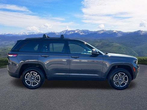 Used 2024 Jeep Grand Cherokee Trailhawk AWD/4WD image 7