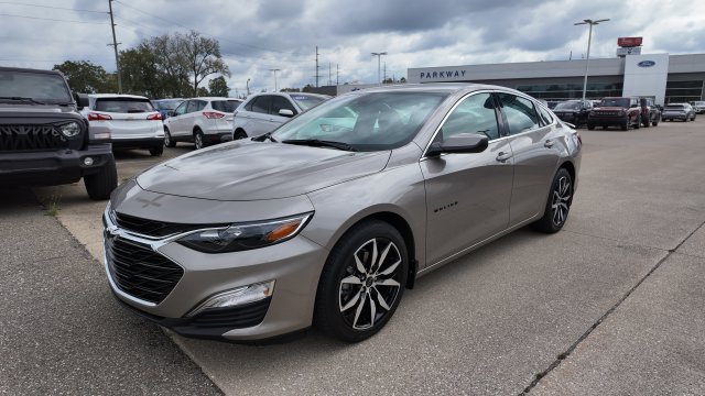 Used 2025 Chevrolet Malibu RS FWD image 3