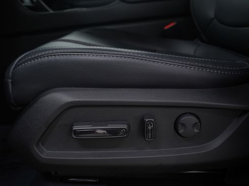 Used 2024 Honda Pilot Touring image 28