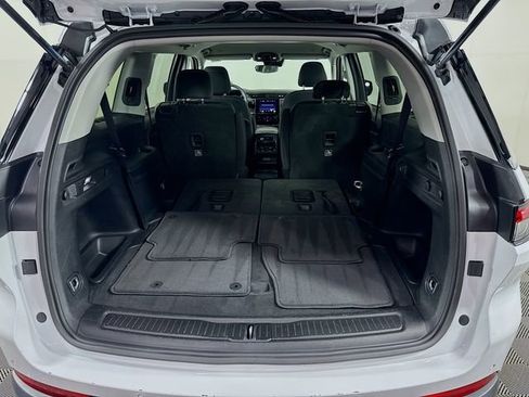 Used 2023 Jeep Grand Cherokee L Laredo image 16