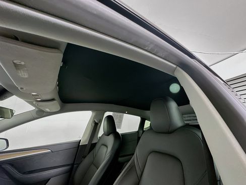 Used 2023 Tesla Model Y Long Range image 32