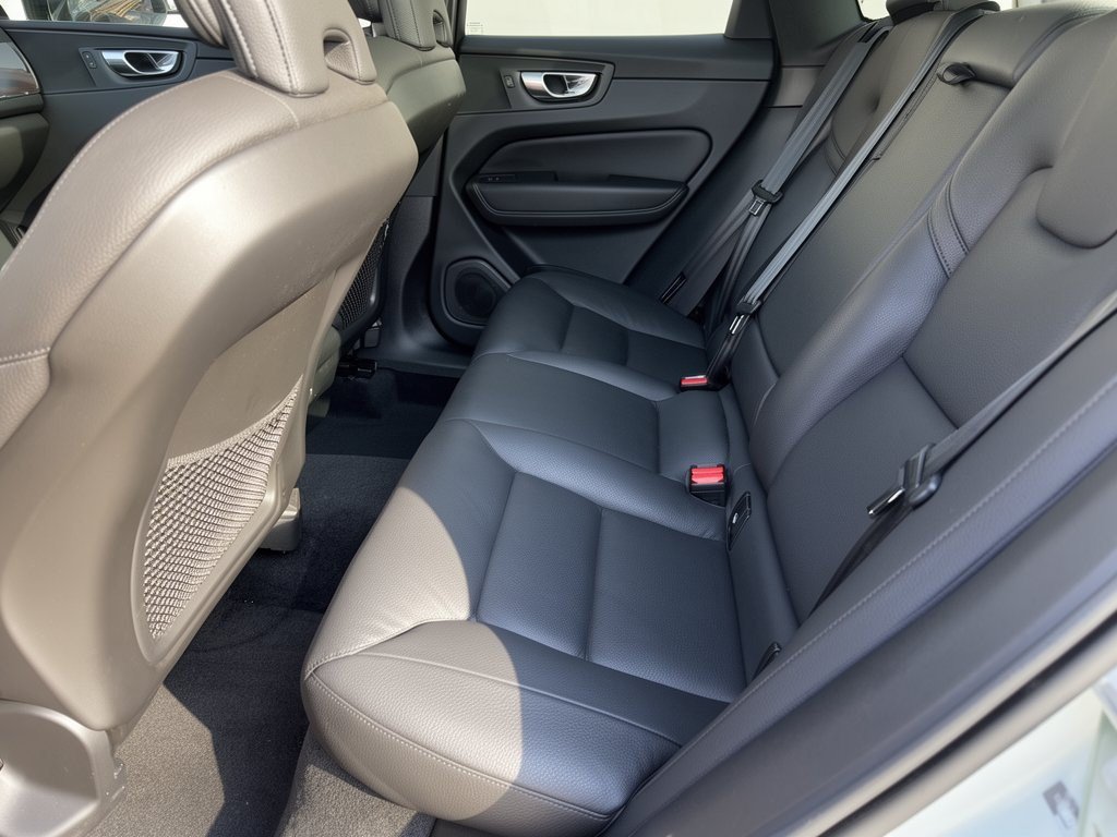 Certified 2024 Volvo XC60 B5 Plus AWD/4WD image 25