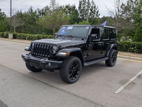Used 2023 Jeep Wrangler Unlimited Sahara AWD/4WD image 8