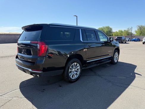 Used 2025 GMC Yukon XL Denali AWD/4WD image 5