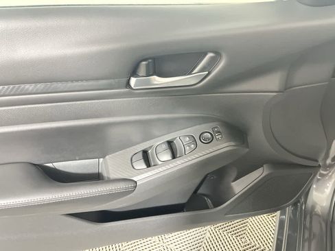 Used 2024 Nissan Altima 2.5 SV image 13