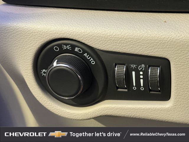 Used 2022 Chrysler Voyager LX FWD image 23