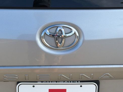 Used 2014 Toyota Sienna LE FWD image 49