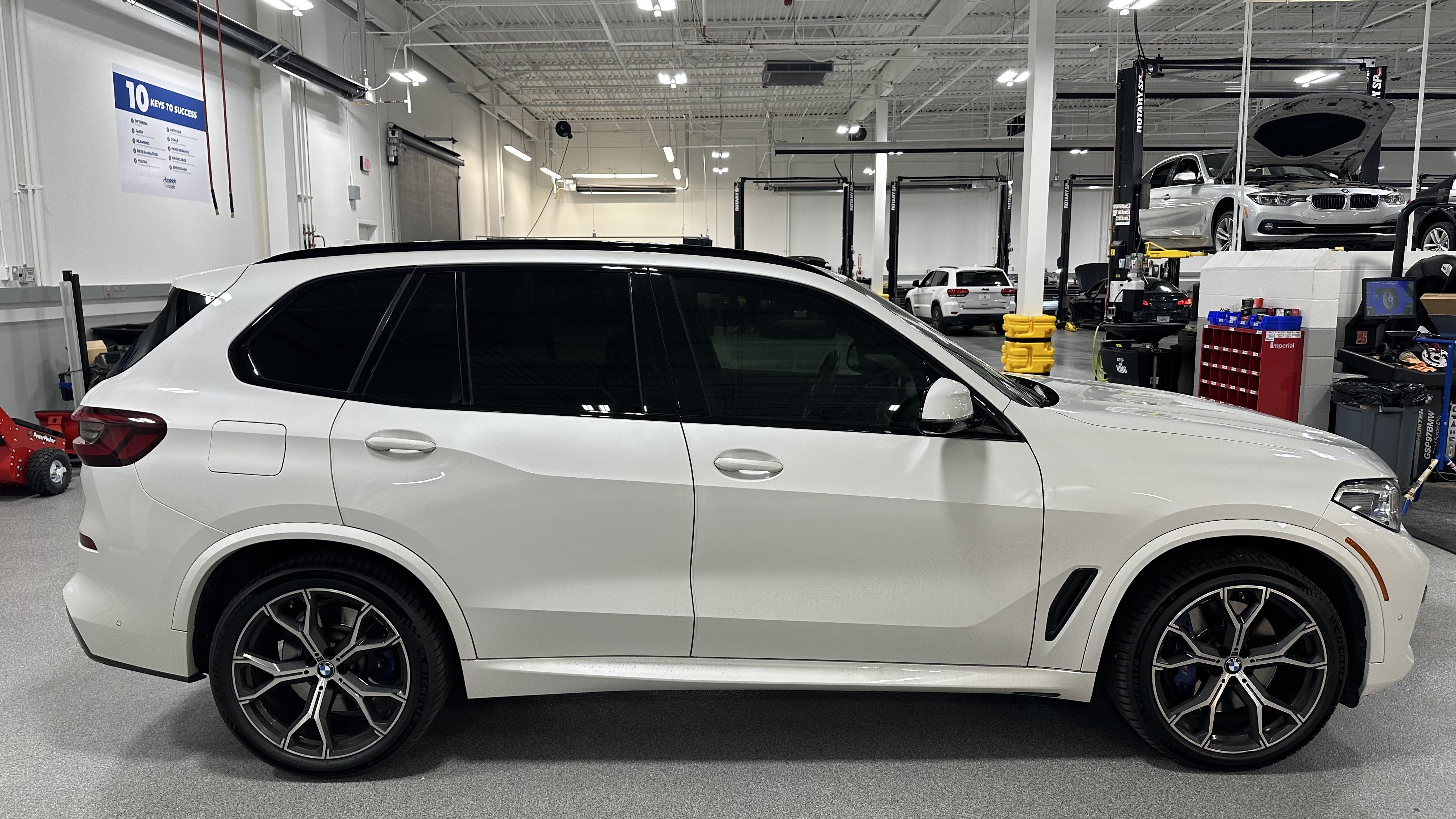 Used 2020 BMW X5 xDrive40i w/ M Sport Package AWD/4WD image 11