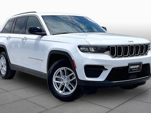Used 2025 Jeep Grand Cherokee Laredo X AWD/4WD image 3