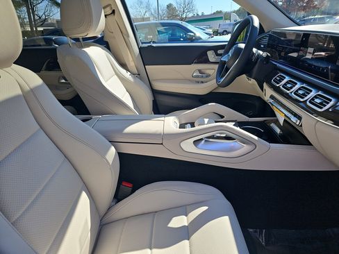 New 2026 Mercedes-Benz GLS 450 4MATIC image 10