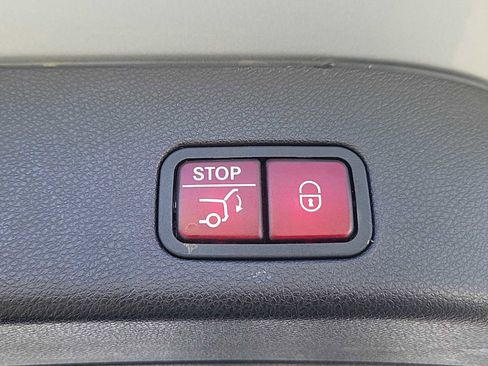 Used 2017 Mercedes-Benz GLS 450 4MATIC image 24