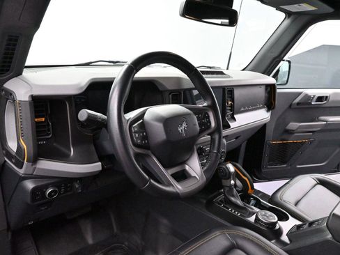 Used 2023 Ford Bronco Badlands image 15