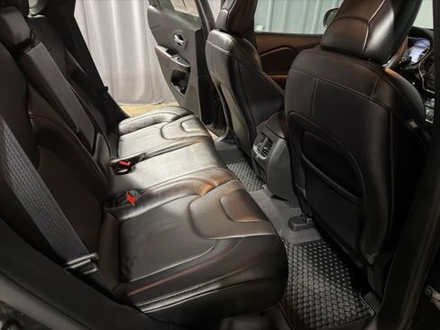 Used 2022 Jeep Cherokee Trailhawk w/ Premium Leather Package image 14