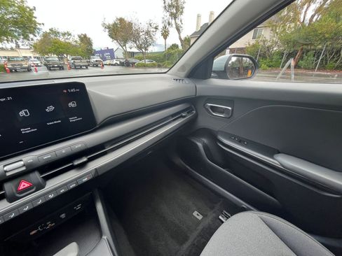 Used 2025 Kia K4 LXS image 34