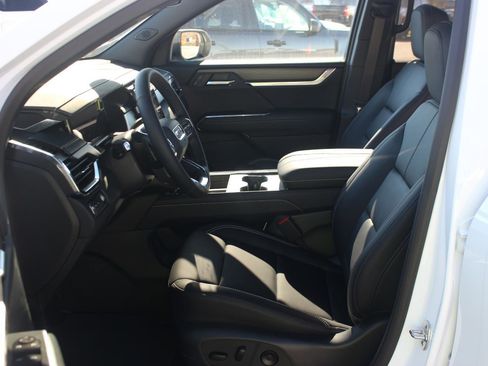 New 2025 GMC Acadia Elevation w/ Elevation Premium Package image 13