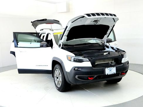 Used 2021 Jeep Cherokee Trailhawk w/ Sun, Sound & Nav Group AWD/4WD image 9
