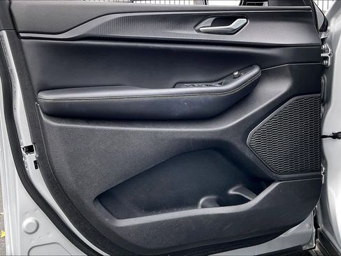 Used 2024 Jeep Grand Cherokee Altitude image 24