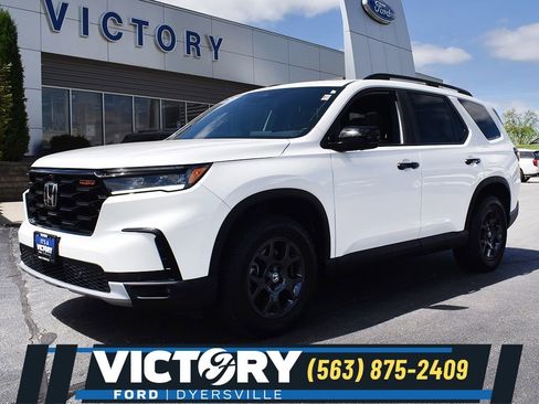 Used 2025 Honda Pilot TrailSport image 1
