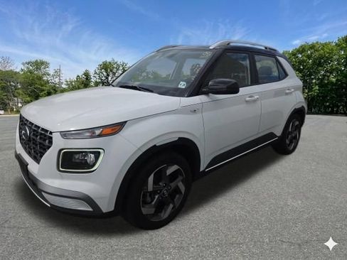 Used 2023 Hyundai Venue Limited FWD image 4