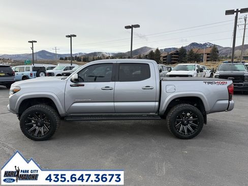 Used 2019 Toyota Tacoma TRD Sport image 3